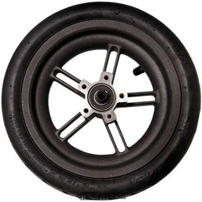 Schwarzes Gummireifenrad mit mattschwarzer 5-Speichen Gooirs-Felge für Xiaomi M365 E-Scooter